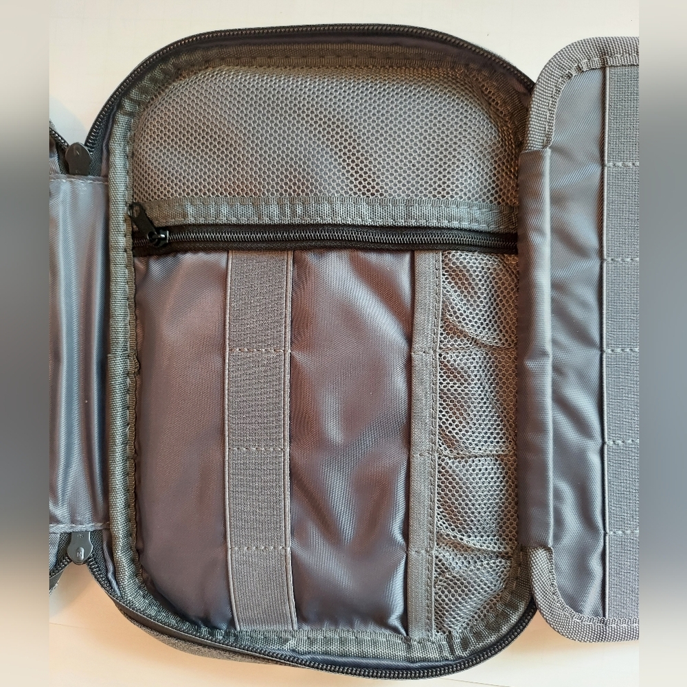 NWOT flash drive and portable electronic accessories organizer case by Lacdo - Picture 10 of 14